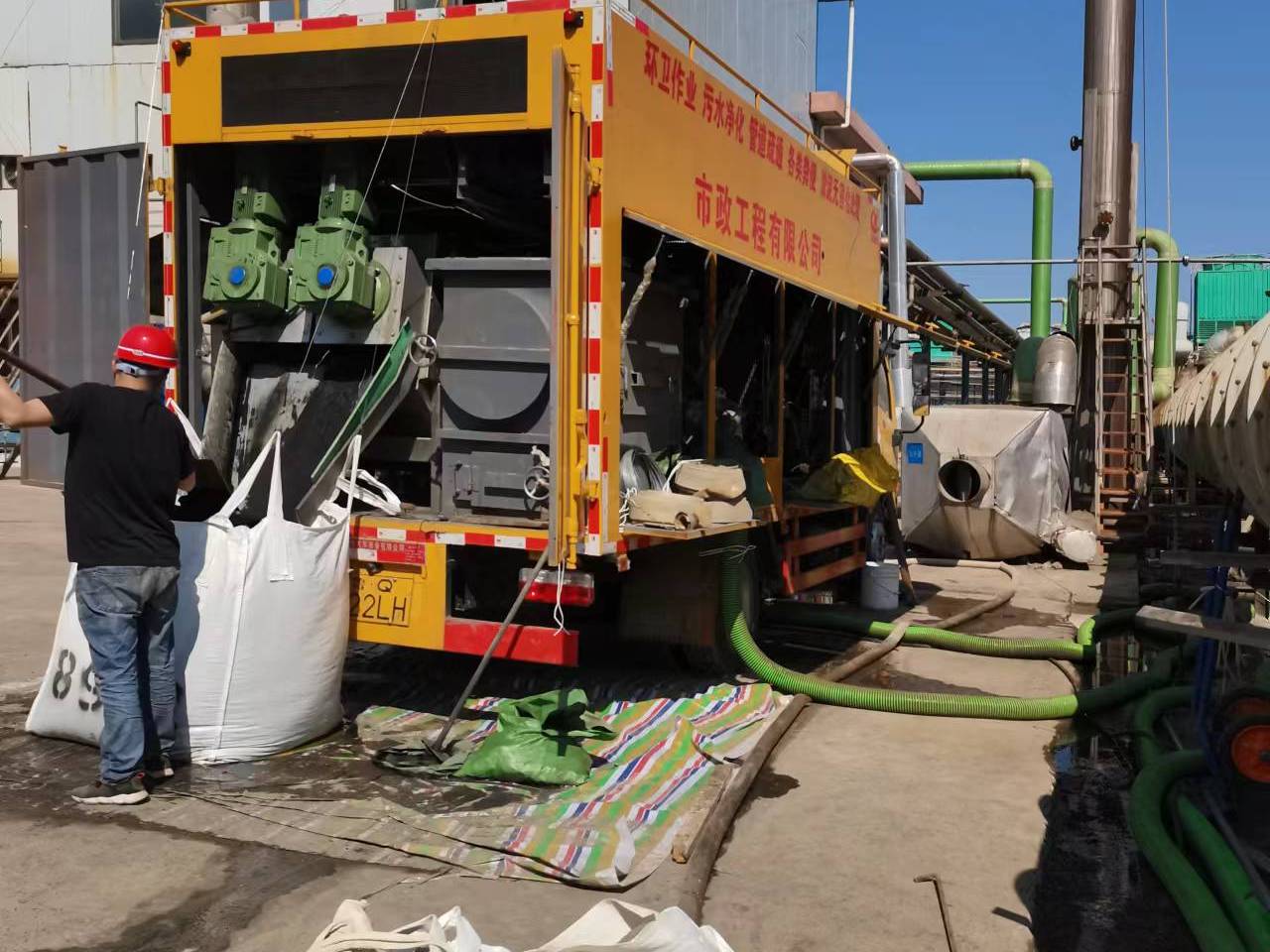 天元淤泥压干处理