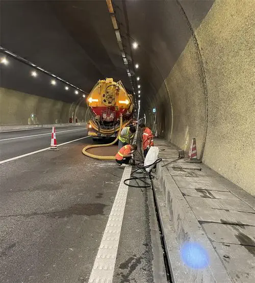 天元隧道排水渠清淤